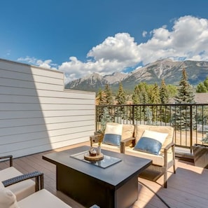 Terrace/patio - Stunning Modern 2BR Unit in Downtown Canmore! (Canmore)