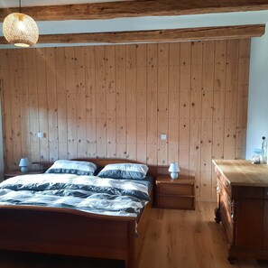 1 غرفة نوم ومكتب وواي فاي مجانً�ا وملاءات أسرّة