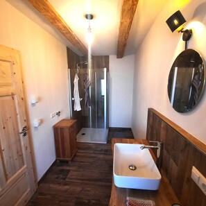 تجهيزات دش، مجففات شعر، مناشف، صابون