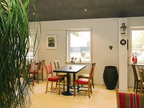Classic House, 1 Bedroom | Dining - Holiday Home in Nature (Gørlev)