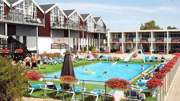 Innendørsbasseng og utendørsbasseng