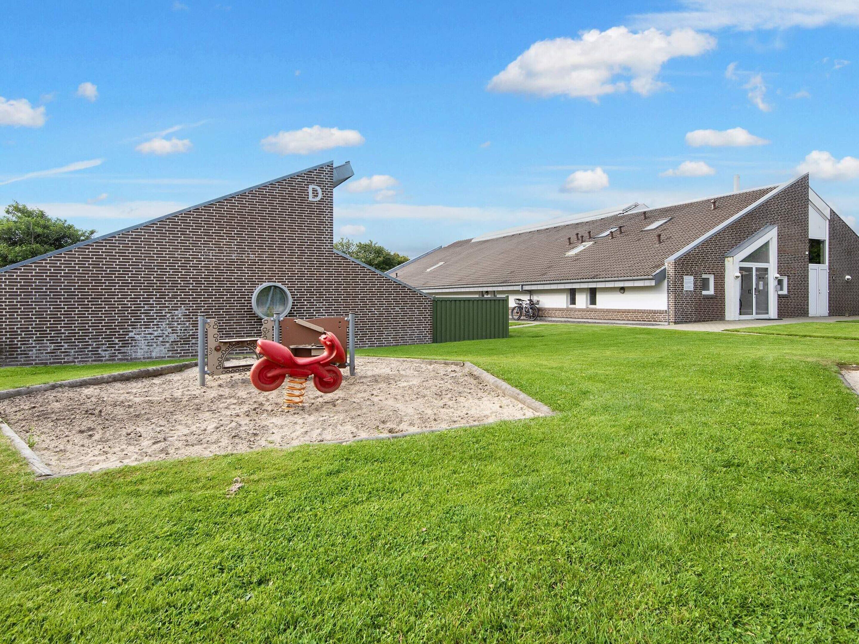 منزل كلاسيكي - غرفتا نوم | منطقة الأطفال