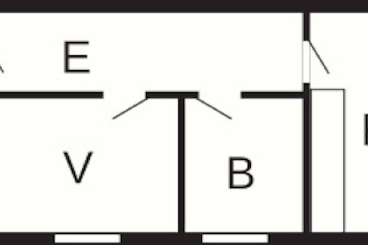 A floor plan with labeled rooms E, V, B, K, O, and TE.