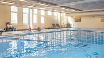 Elite-Apartment, 2 Schlafzimmer | Pool | Innenpool, Außenpool