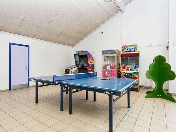 Deluxe House, 2 Bedrooms | Children’s area - 6 Person Holiday Home on a Holiday Park in Hemmet (Hemmet)