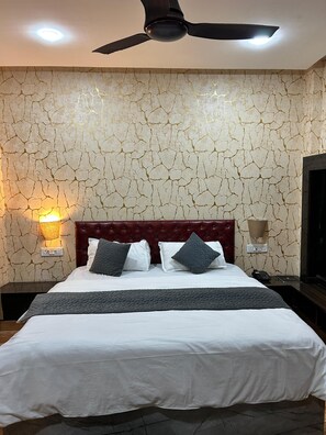 Työpöytä, kannettavalle tietokoneelle sopiva työtila