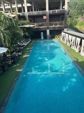 Vista frontal de la propiedad