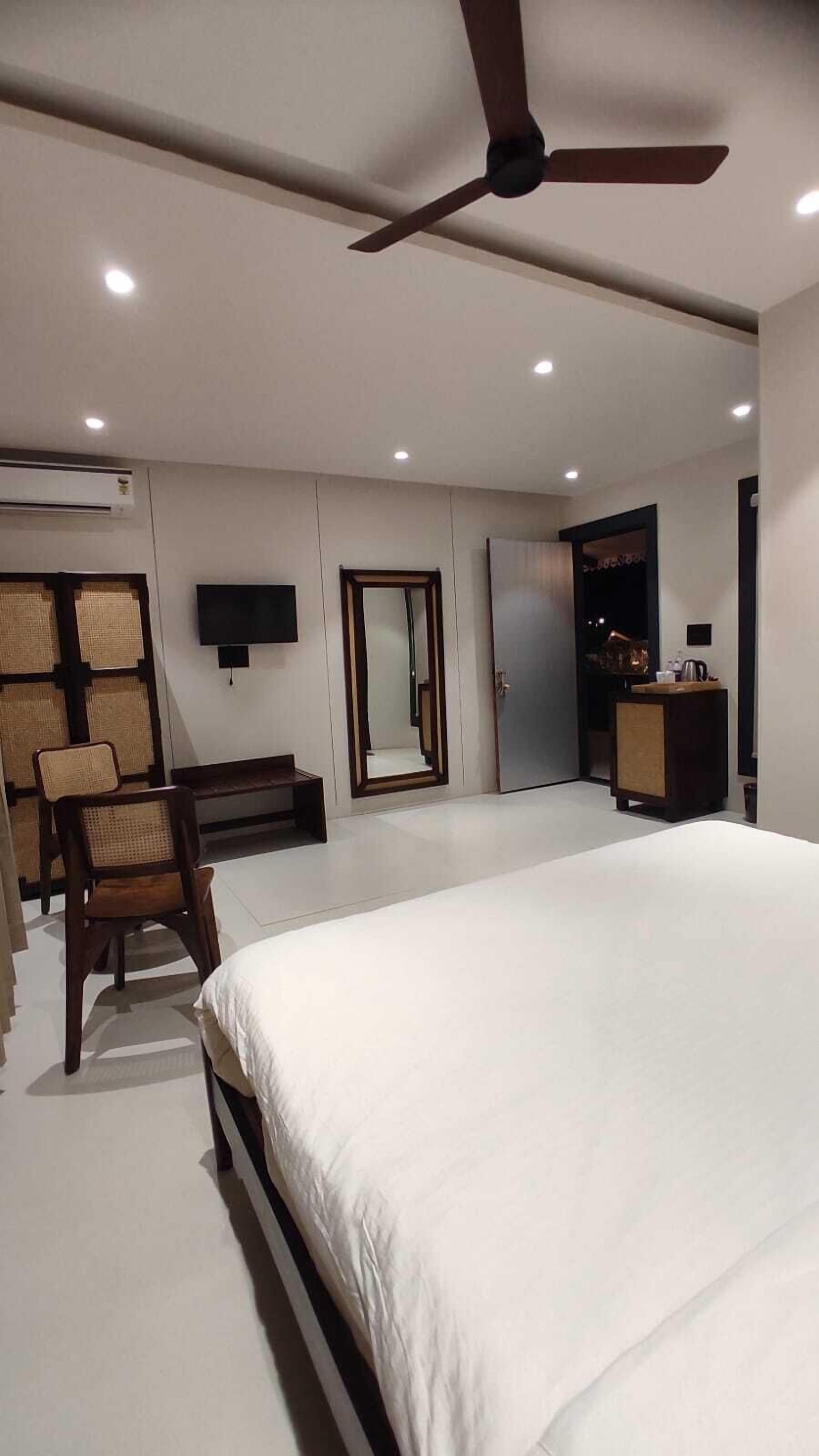 In-room safe, iron/ironing board, free WiFi