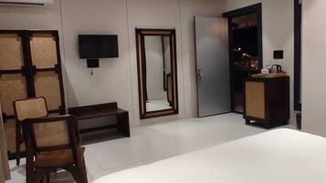 In-room safe, iron/ironing board, free WiFi