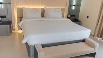 Grand Room | In-room safe, iron/ironing board, free WiFi