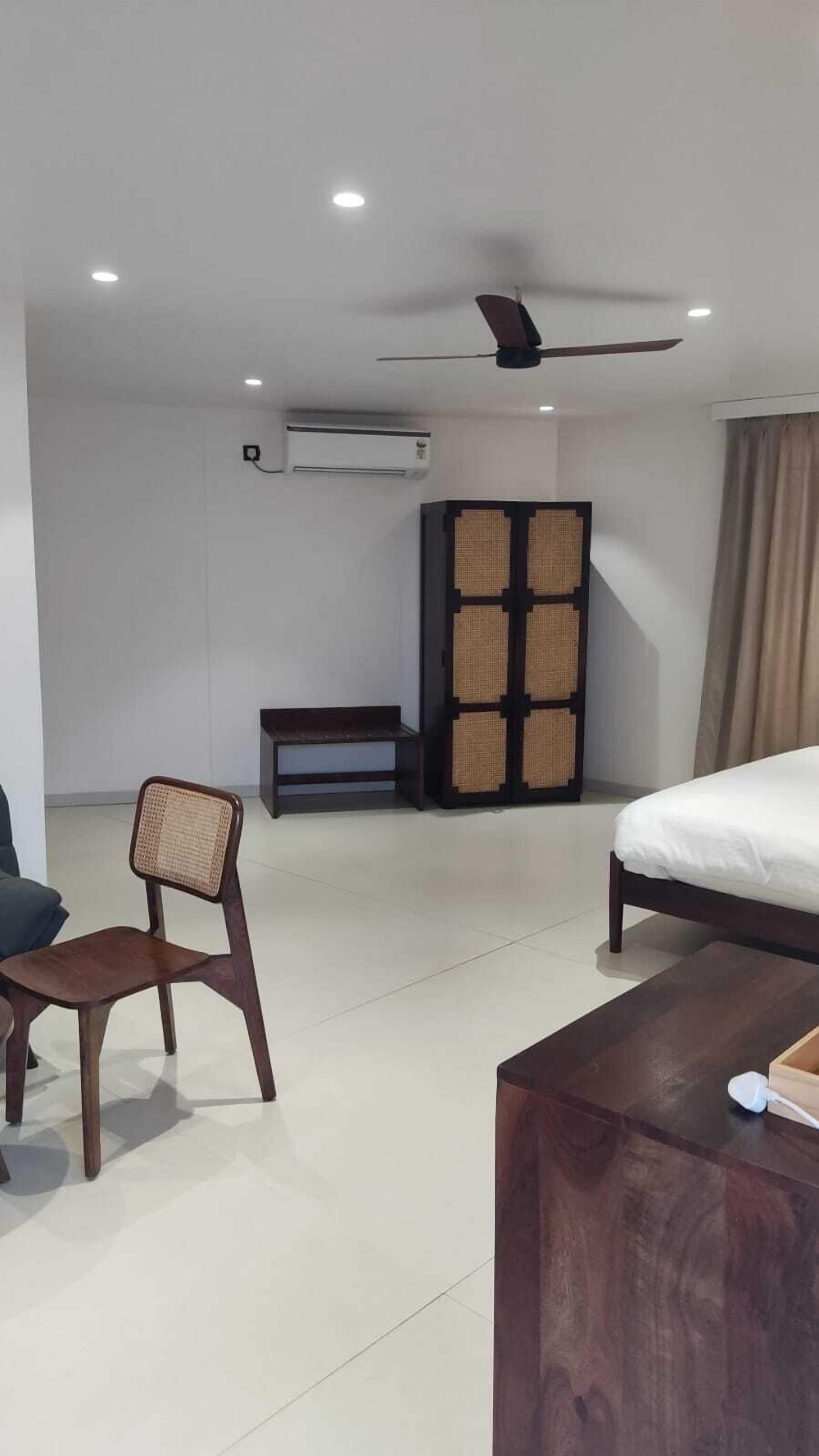 Exclusive Double Room | In-room safe, iron/ironing board, free WiFi