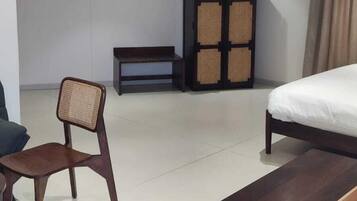 Exclusive Double Room | In-room safe, iron/ironing board, free WiFi