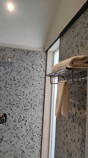 Classic Room | Bathroom | Shower, hair dryer, slippers, towels