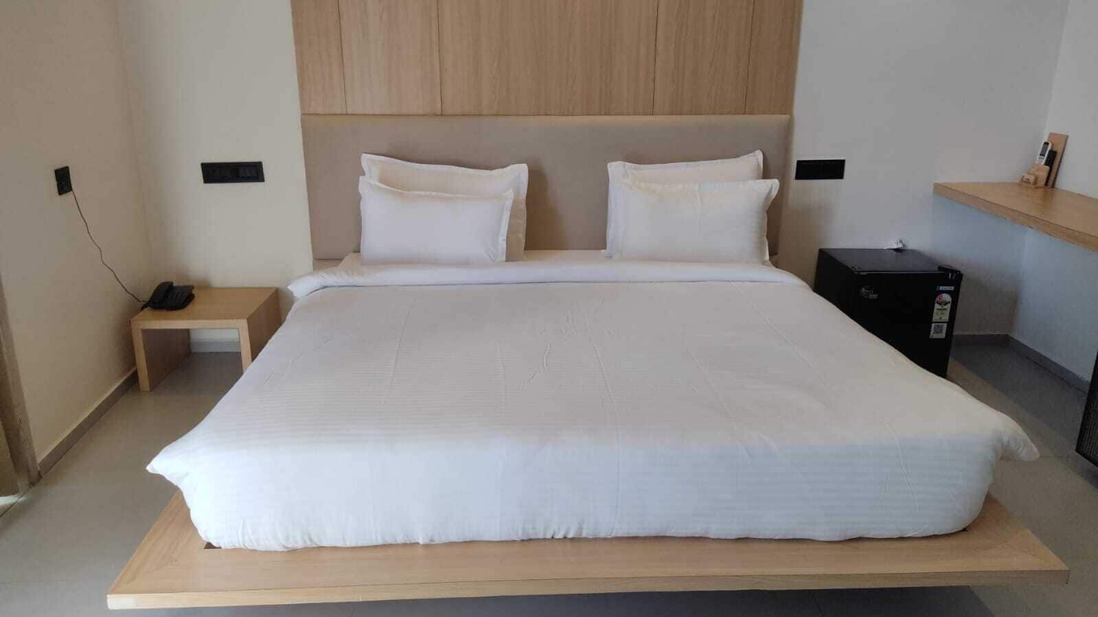 In-room safe, iron/ironing board, free WiFi