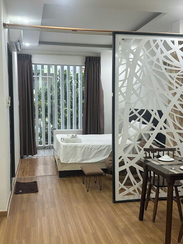 Comfort studio suite, uitzicht op stad | Een laptopwerkplek, gratis wifi