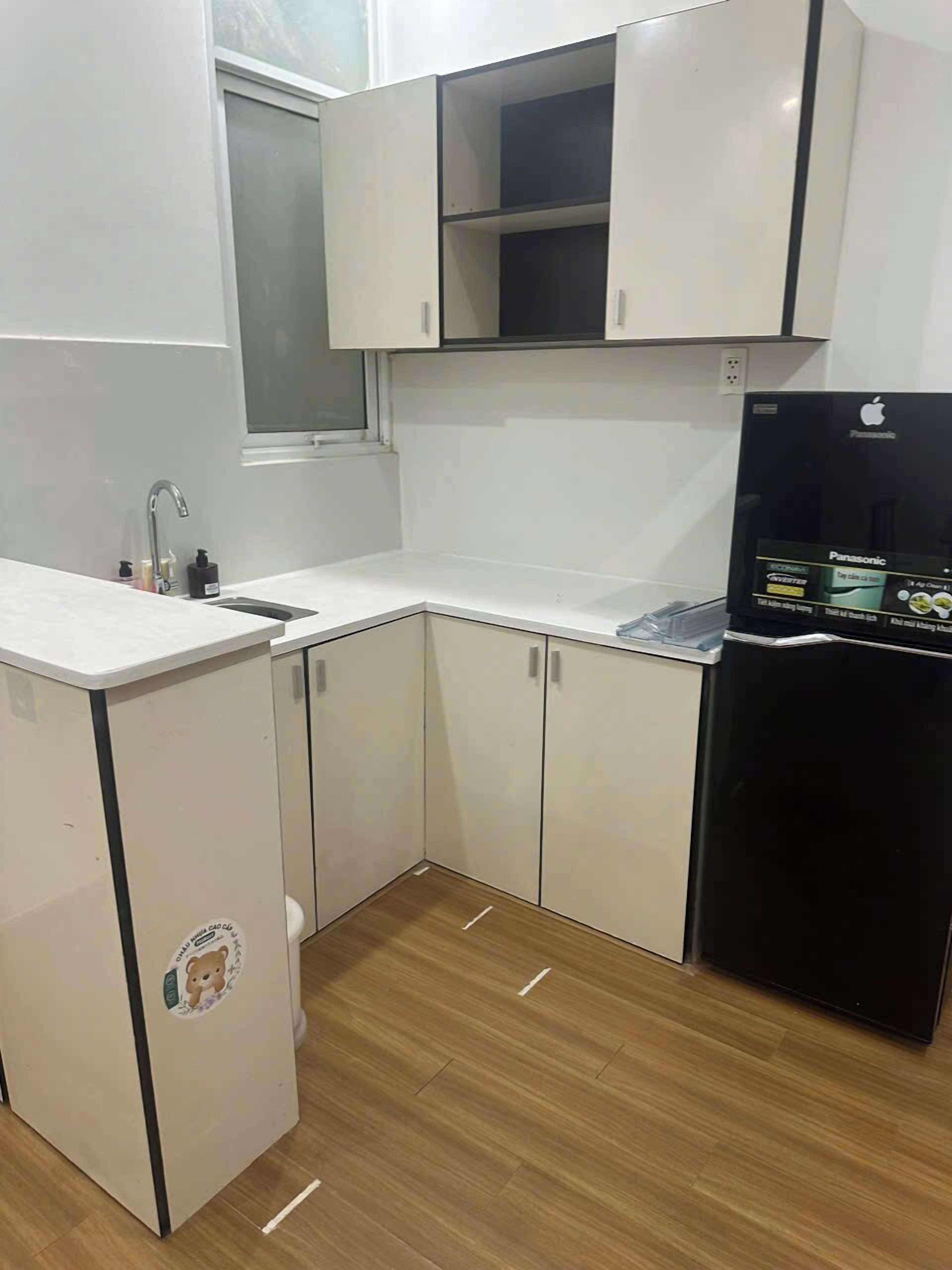 Basic-studiolejlighed | Privat køkken | Køleskab, kogeplade