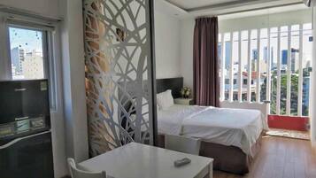 Laptop workspace, free WiFi