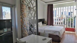 ノートパソコン用作業スペース、WiFi (無料)