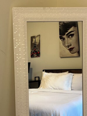 Iron/ironing board, WiFi, bed sheets - Chic 1-bedroom Mid- Rise Condo In the Heart of Uptown Atlanta for your New home! (Atlanta)