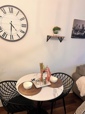 Dining - Chic 1-bedroom Mid- Rise Condo In the Heart of Uptown Atlanta for your New home! (Atlanta)