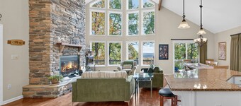 Mountain retreat w/deck, game room & dog-friendly