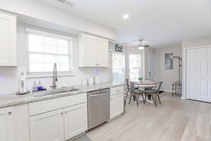 Fridge, microwave, oven, stovetop - Sojourn Delightful Family Home Sleeps 6 (Norfolk)