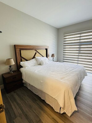 2 bedrooms, iron/ironing board, WiFi