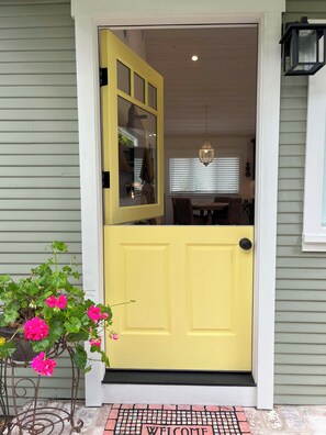 Exterior detail - Tranquil 2-bedroom House & 1-bed Studio with AC in Pacific Grove (Pacific Grove)