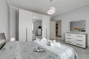Family House, Multiple Bedrooms, Refrigerator & Microwave (Casa Nadia 1.2 Km from Sea/Near) | 2 bedrooms, iron/ironing board, free WiFi, bed sheets - Casa Nadia 1.2 Km From Sea/near Hospital (Massa)