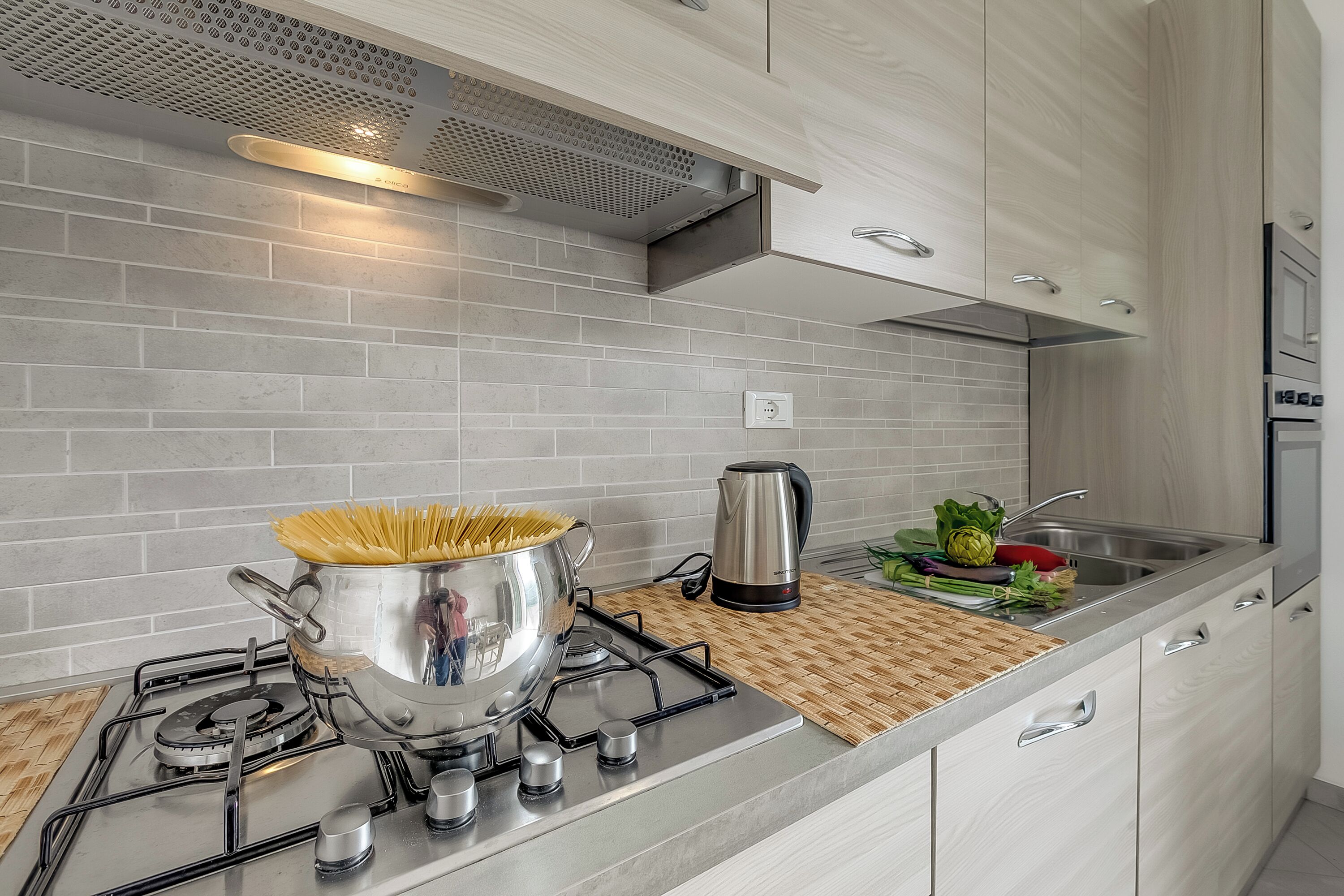 家庭獨棟房屋, 多間臥室, 冰箱和微波爐 (Casa Nadia 1.2 Km from Sea/Near) | 私人廚房 | 電冰箱、微波爐、烤箱、爐台