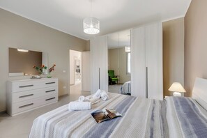 Rumah Keluarga, beberapa kamar, lemari es & microwave (Casa Nadia 1.2 Km from Sea/Near) | 2 kamar tidur, setrika/meja setrika, Wi-Fi gratis, dan seprai linen