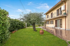 Family House, Multiple Bedrooms, Refrigerator & Microwave (Casa Nadia 1.2 Km from Sea/Near) | Garden - Casa Nadia 1.2 Km From Sea/near Hospital (Massa)