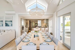 Dining - 6bed Villa by Camps Bay Beach Seven the Drive (Cape Town)