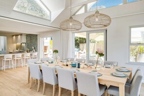 Dining - 6bed Villa by Camps Bay Beach Seven the Drive (Cape Town)