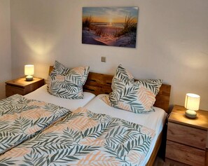 House | 2 bedrooms, individually furnished - Holiday Home in Birresborn With Balcony (Birresborn)
