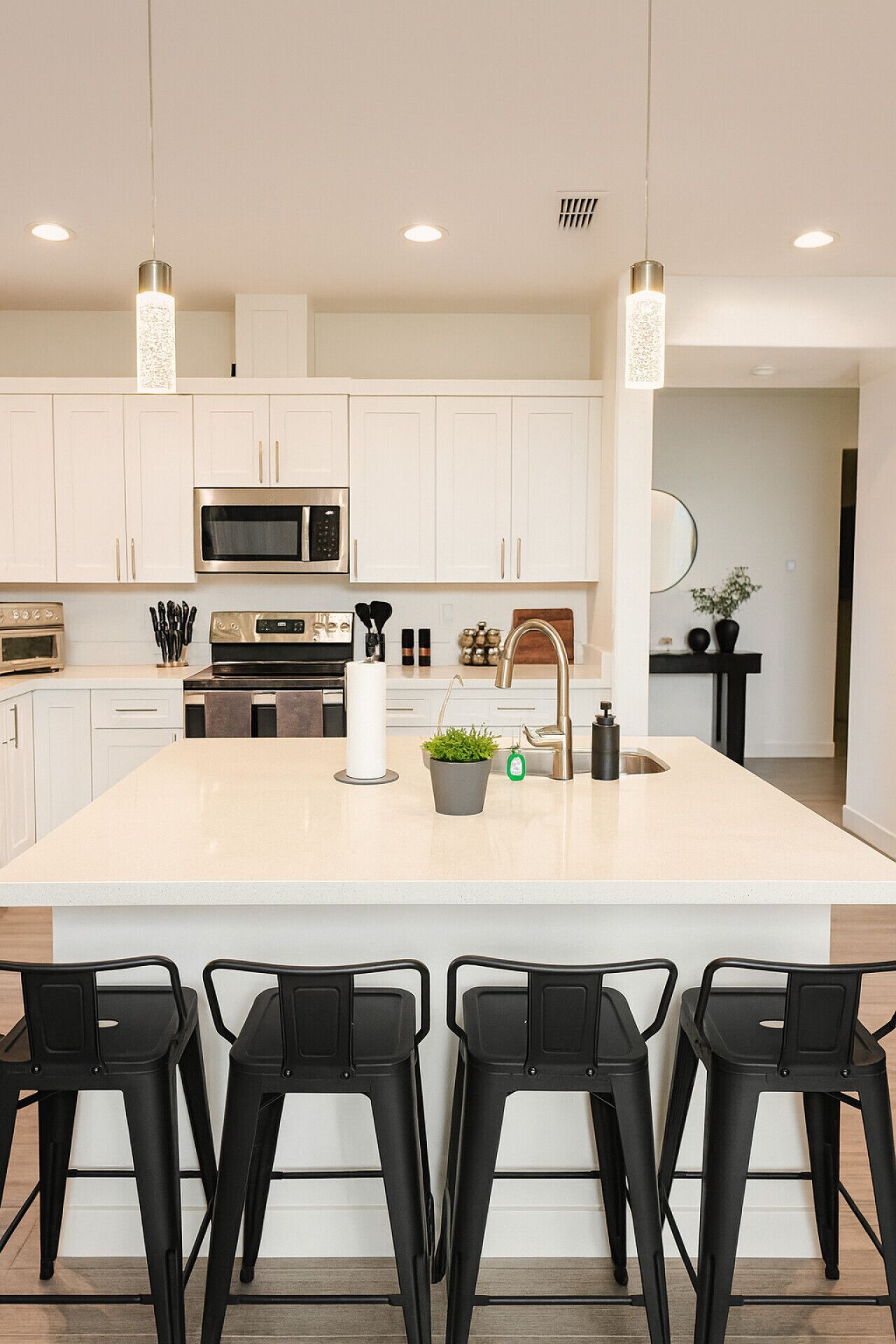 Geladeira, micro-ondas, fogão, cooktop