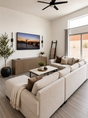 TV - Pool, Spa & Fire Pit | Sleeps 12 | 1 Mile Downtown (Lake Havasu City)