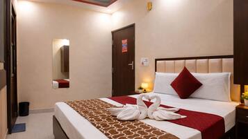 Deluxe Room | Desk, free WiFi