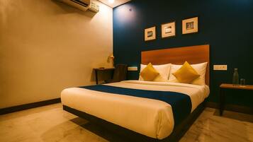 Deluxe Room | Desk, free WiFi