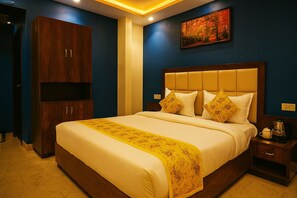 Deluxe Room | Desk, free WiFi