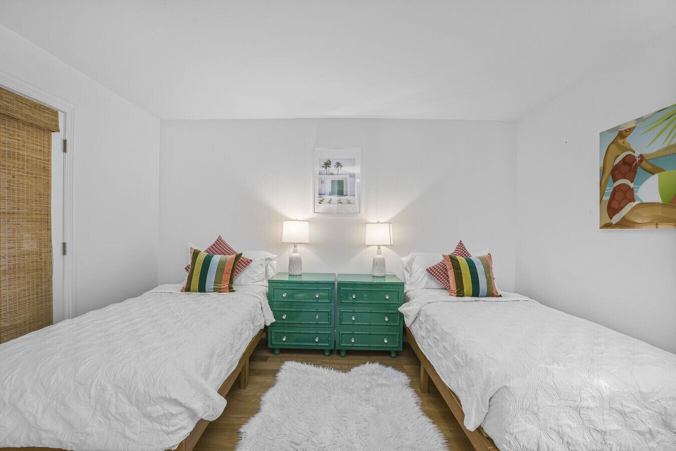 Fer et planche à repasser, lit parapluie, Wi-Fi, draps fournis