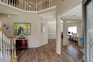 المنشأة من الداخل