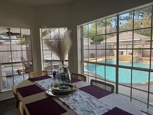 4-bedroom house in brilliant Cypress with Swimming Pool, AC, fitness room