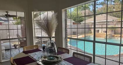 4-bedroom house in brilliant Cypress with Swimming Pool, AC, fitness room