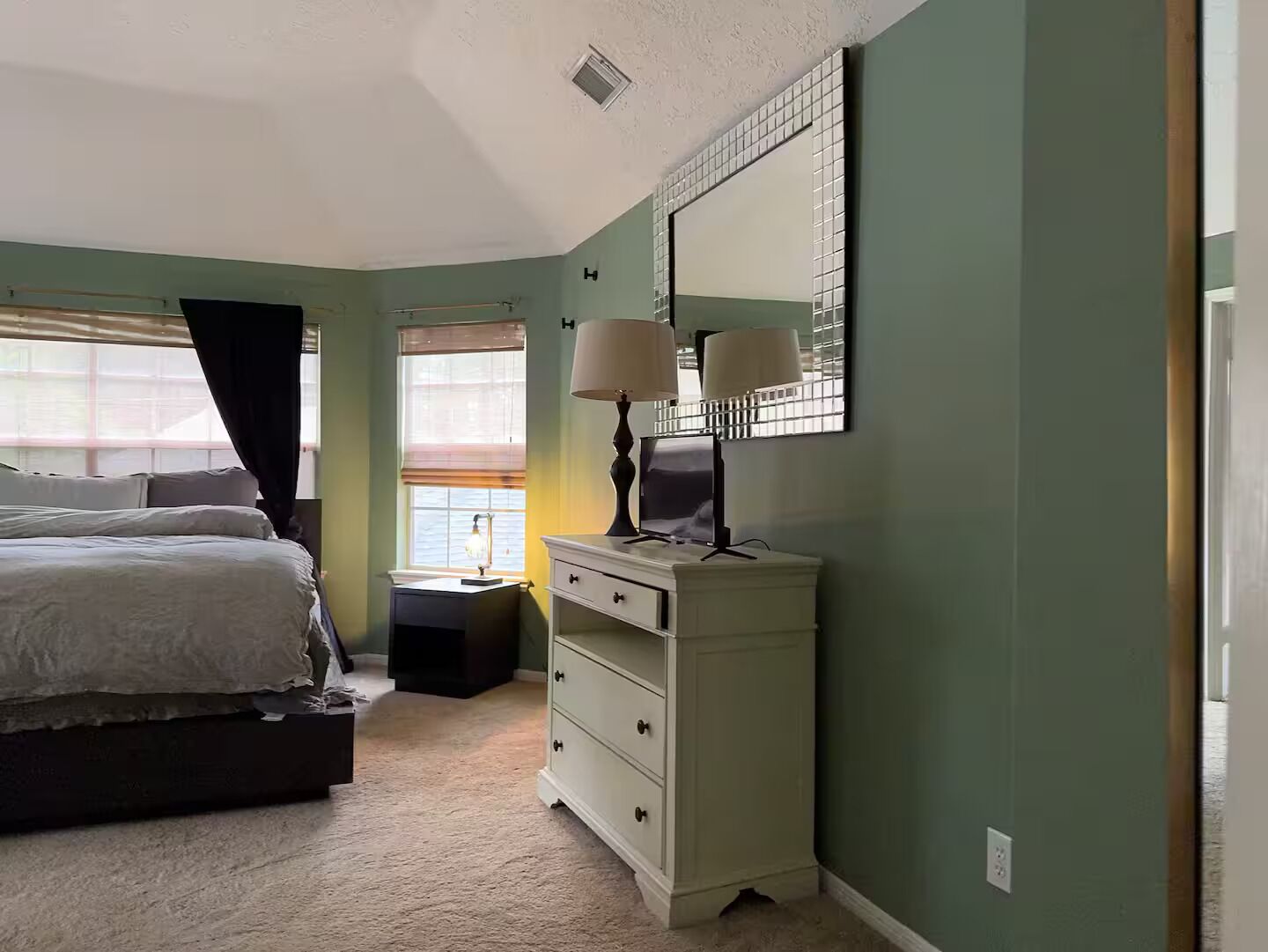 4 slaapkamers, een strijkplank/strijkijzer, wifi, beddengoed