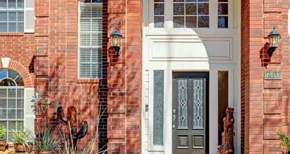 4-bedroom house in brilliant Cypress with Swimming Pool, AC, fitness room