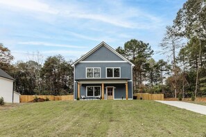 Exterior - Lakeside Haven- Lake Hartwell, Sleeps 8 (Westminster)