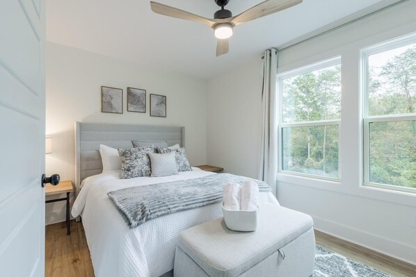 3 bedrooms, iron/ironing board, Internet, bed sheets