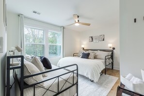 Iron/ironing board, free WiFi, bed sheets