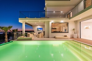 House | Pool | Indoor pool, outdoor pool - Villa With Infinity Pool in Maslenica (Jasenice)